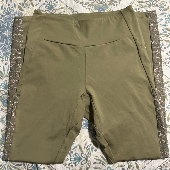 Green gymshark leggings - Picture 3 of 5